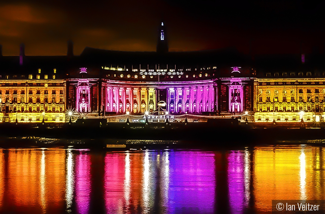 London Aquarium at night by Ian Veitzer