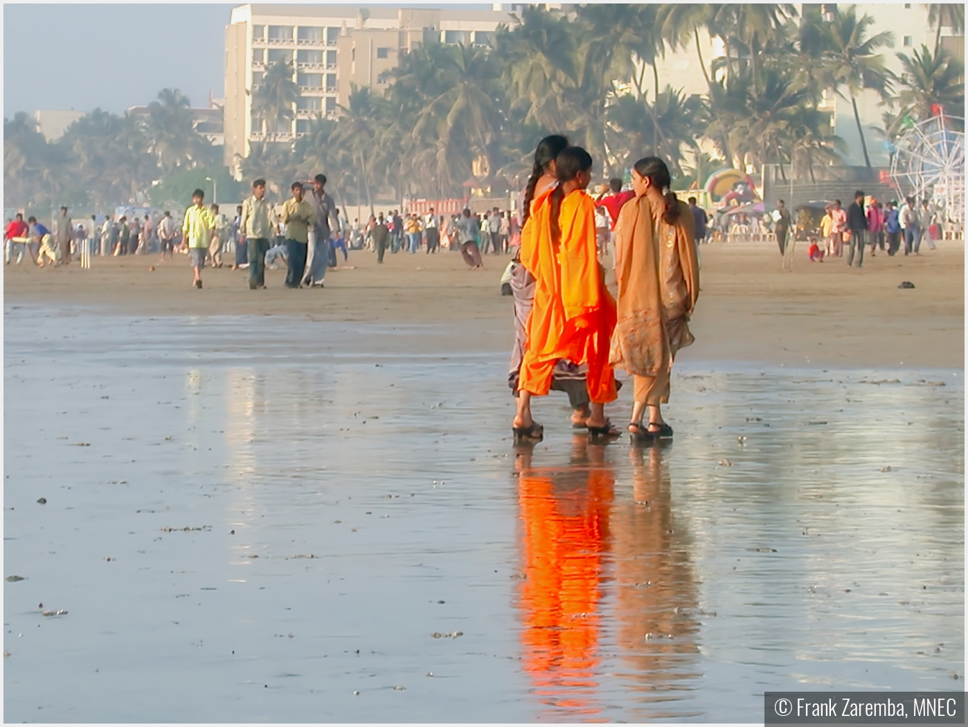 Walking on the Beach to get noticed by Frank Zaremba, MNEC