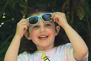 Abigail with sunglasses - Photo by Mireille Neumann