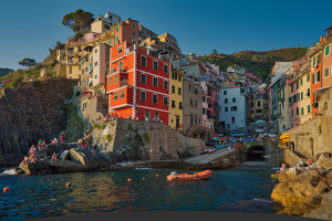 Colors Cascading Down the Hillside - Photo by Ben Skaught