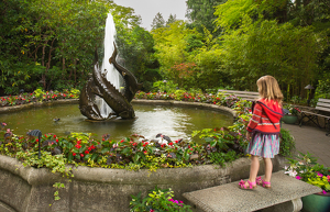 Fountain Playing - Photo by René Durbois