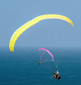 Harmonious Hang Gliding Off Torrey Pines - Photo by John Straub