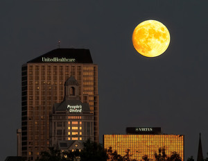 Hartford Moon View - Photo by Mary Anne Sirkin