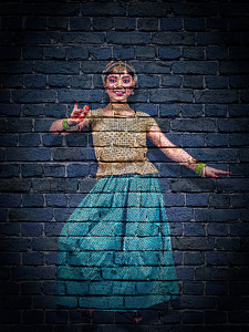 Indian Dancer on Bricks - Photo by Frank Zaremba MNEC