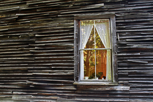 Old farm house - Photo by Ron Thomas