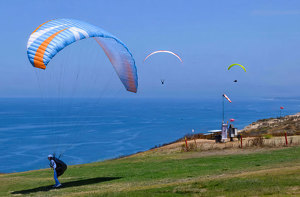 Paragliding Away at Torre Pines - Photo by John Straub