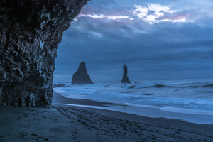 sea stacks before sunrise - Photo by Richard Provost