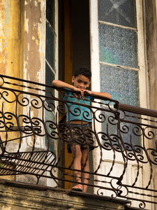 Street gazing - Photo by Nancy Schumann