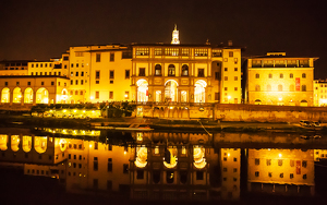 Uffizi on the Arno at night, Florence, Italy - Photo by René Durbois