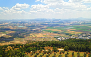 Valley - Photo by Vitali Zhulkovsky