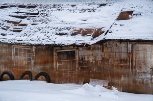 Wades barn in snow - Photo by Richard Provost